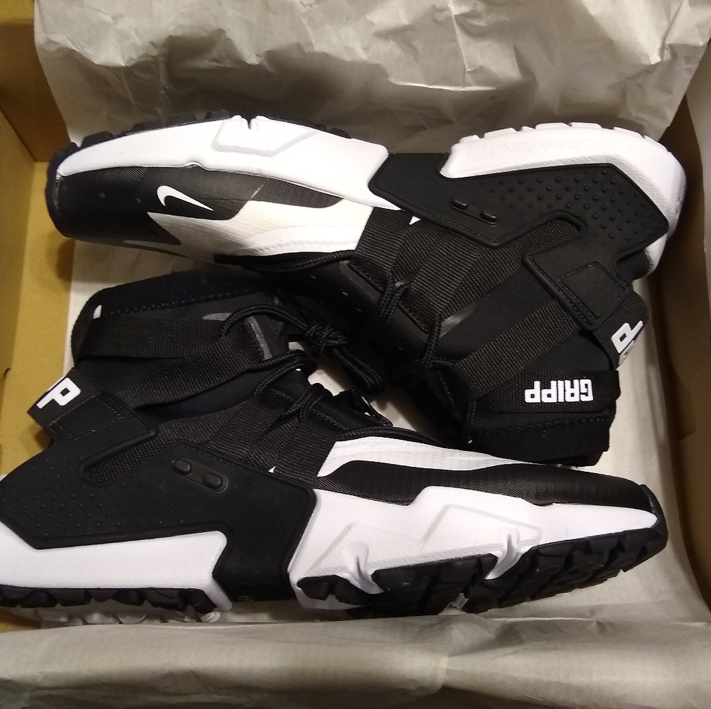 Nike AIR HUARACHE GRIPP BLACK WHITE NWT 13